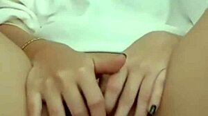 Práve som videl túto horúcu morenu, ako sa predvádza svoju pičku na webkamere dnes