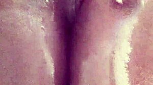 waktu mandi siap-siap buat cum, lo tau maksudnya, kan??