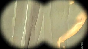 Madrasta Jane Cane se dobra para treinamento de quarterback do enteado