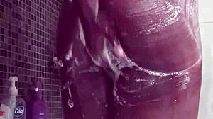 waktu mandi siap-siap buat cum, lo tau maksudnya, kan??