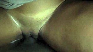 핫한 18+ 틴 모델이 군대 기지 밖 23km에서 엉덩이 흔들어