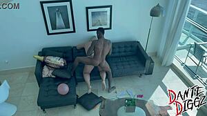 热妻Elena在迈阿密度假时用大黑屌羞辱老公