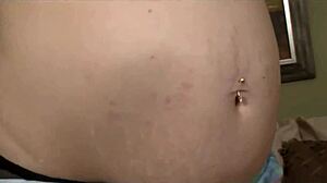 Ciążą przyrodnia siostra z ogromnymi naturalnymi cyckami złapana z zaskoczenia