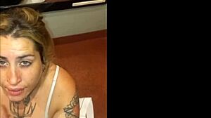 la mejor petera con latina de pigtails usando dildo y deepthroat