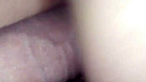 La mujer de mi papa le da lastima que soy feo y despues de la fiesta se mete ami cuarto