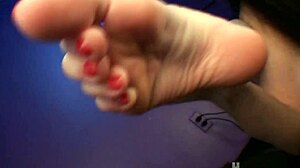 Flexible Chick Spreads Ass!