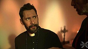 يا رجل، لا أستطيع حتى... مشاهدة آني أورورا وشارلوت ستوكلي يتمايلن ساخن جداً!