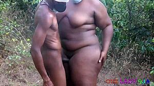 Meu Sexo Natalino BBW no Mato com Meu Velho Amante da Vila Foi Insanamente Quente em Pé Hardcore