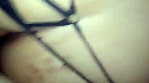 La mujer de mi papa le da lastima que soy feo y despues de la fiesta se mete ami cuarto