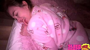 พี่สาวเลี้ยงสวยรักน้ำเงี่ยนลึกข้างใน