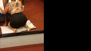 la mejor petera con latina de pigtails usando dildo y deepthroat