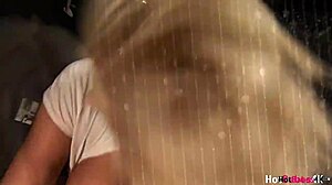 Hej, glej, kako vrtam Natasha Marley v njeni seksi nedeljici in hlačkah!