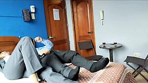 follandome a la agente inmobiliaria comiendo su coño latino y follando duro en posición misionera hasta correrme en su boca