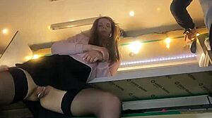 Szexi MILF Tracy Weird villantja punciját rejtett kamerán!