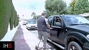 Slutig blond milf får rumpa och fitta hårt knullad. Hon älskar det massor! 😜