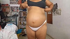 妊娠中の女性と一緒に店でショッピング、フルバージョンはxvideos redで