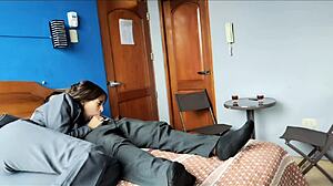 follandome a la agente inmobiliaria comiendo su coño latino y follando duro en posición misionera hasta correrme en su boca