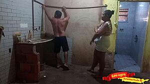 paying bricklayer with big ass 😏