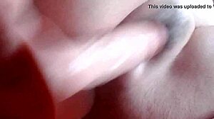 Tatlı Milf ev yapımı anal oyunda dildo ile fışkırtıyor, Moreno için