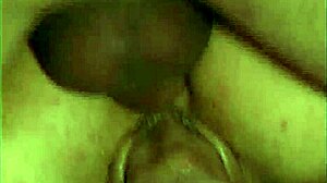 Bellas bellezas se quitan la ropa delante de hombres por diversión