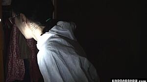 Horrorporn-Geschichte von Dämonen, die schlanke Brünette hart packen