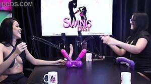 gostosa perde no jogo da punheta e tira sua roupa ficando toda pelada mostrando seus peitos e a buceta deliciosa bia hot official