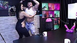 gostosa perde no jogo da punheta e tira sua roupa ficando toda pelada mostrando seus peitos e a buceta deliciosa bia hot official