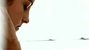 Hey bebeğim, beni mastürbasyon yaparken izle, şık tarzda solo