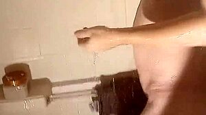 roxanneandxander เปียกชุ่มในห้องอาบน้ำร้อนๆ