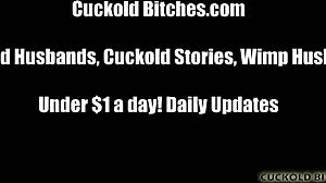 Эй, смотри, как настоящий мужик трахает мою киску... так горячо!