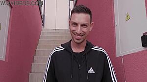 Ria Sunn mouillée en secret sous la douche chaude