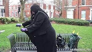 에마가 야외에서 공개적으로 플래시하는 거, 못 멈춰봐.