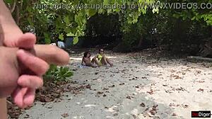 Hűha, lebuktam, hogy egy dögös milfre és mostohalányra vertem a strandon!