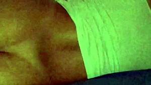 شوف مراتي طيزها برا على السرير!