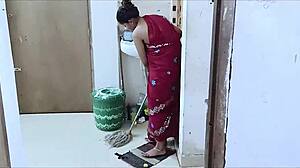 Hé, wil je Sudipa zien, de geile Indiase dienstmeid, die hunkert naar wild neuken?