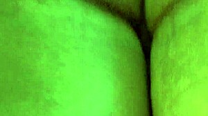 Wow, hot amatør-mamma lar stesønn sprute i hårete fitta!