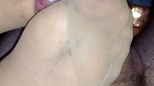 Moj kućni footjob u seksi najlonkama