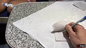 귀여운 18세 여자가 공공 기차에서 카드 게임으로 보지 잃었어!