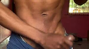 Už jsi zkusil odpolední honění s svalnatým kulturistou?