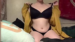 BUSTY CAM MODEL BEE MASTURBATES WITH TOYS AND DILDO ON HER BIG TITS AND ASS