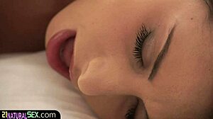 Euro amateur abre piernas para juego solo