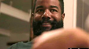 สาวเลี้ยงอวบอายุ 18+ โดน BBC เจาะแรง จนครีมข้างใน!