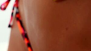 Sarah Jessie dobi pounded z velikim črnim kurcem!