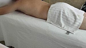 Wow, skutočný sex zachytený počas masáže! Veríš tomu?