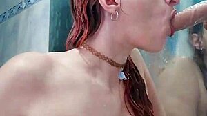 Woman gives sloppy sucking in casual encounter