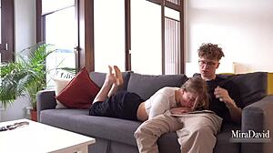 Valódi amatőr szextape fiatal 18+ párral, Mira és David kemény baszással