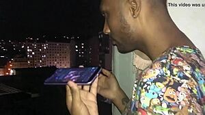 Ik nodigde mijn vriend uit voor een trio met zwarte Enzzo Carioca zonder condoom