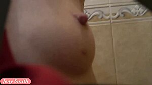 Я раздеваюсь догола на новой работе, скрытая камера меня засекла