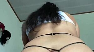 O bog, jahanje tega ogromnega kurca se počuti tako dobro, ne morem niti!