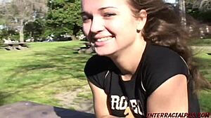 Park kızı iki büyük siyah siki hallediyor